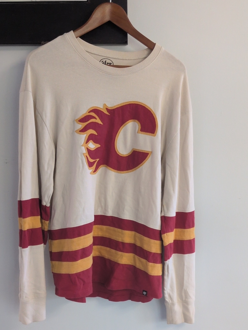 Vintage Style, 47' Calgary Flames Long Sleeve Stripe Hockey Tee